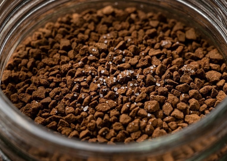 白いカビのような粉の正体について