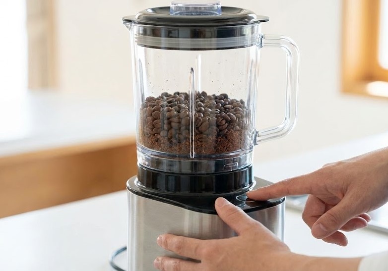 自宅にあるミキサーでコーヒー豆を代用挽き